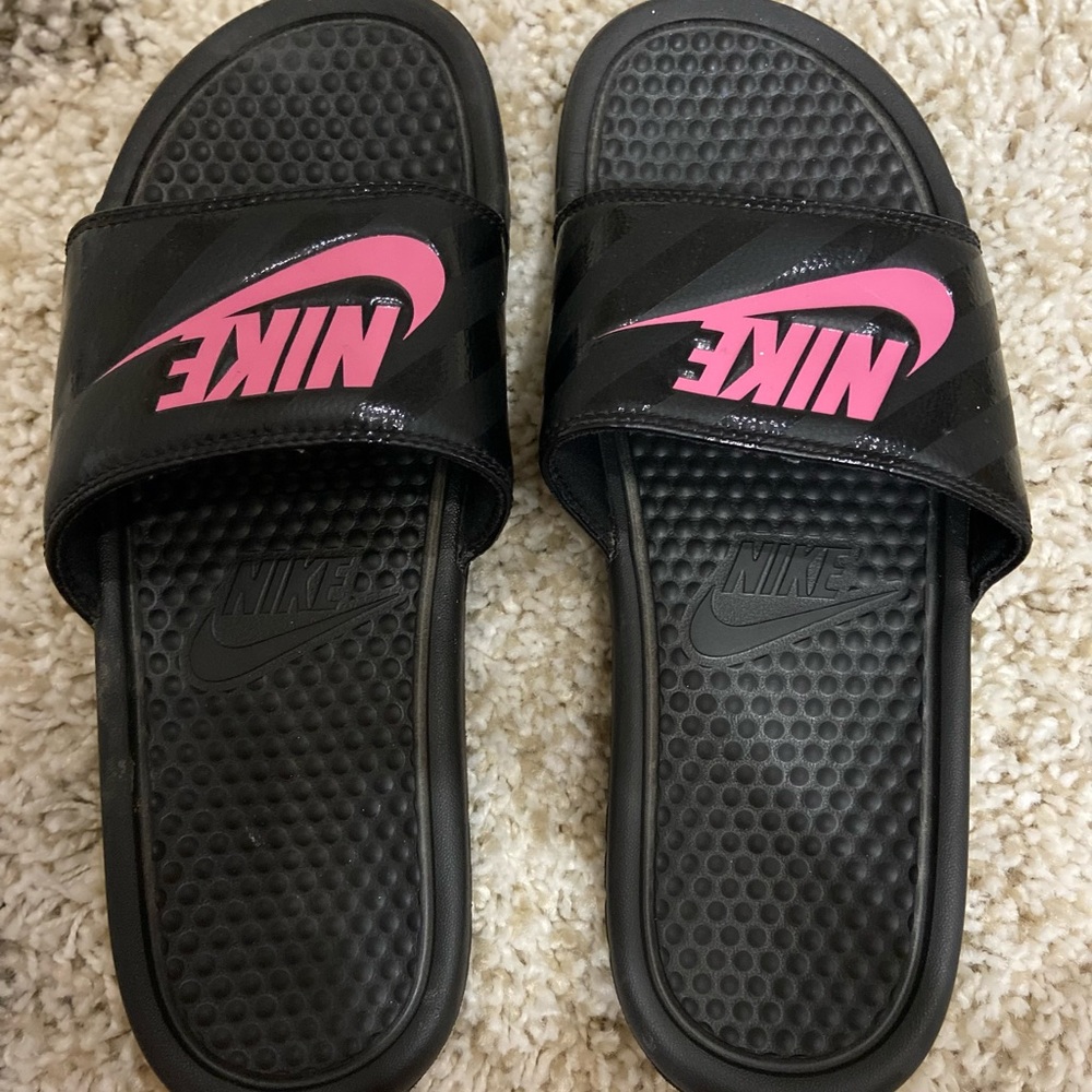 NIKE WOMENS SLIDES!!